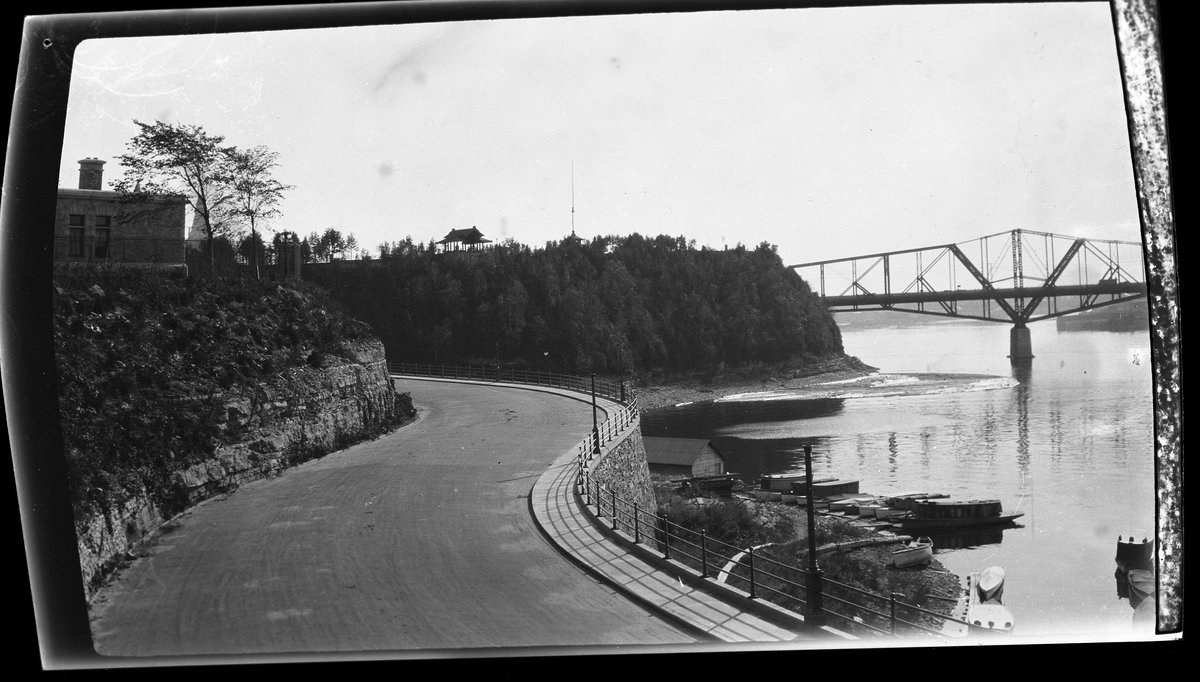 Ottawa River shoreline drive with early 20th-century streetcars and buildings in 1913