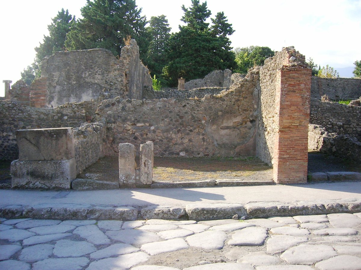 Shop Viii.5.25 ruins in Pompeii Italy