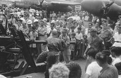Crowd gathered around anti-aircraft gun at Kemajoran airfield in Batavia, 1947