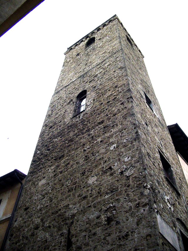 Torre Barbarasa along Via Roma in Terni