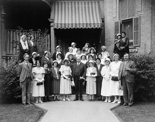 Rt. Hon. W.L. Mackenzie King with members of the L.O. David Liberal Club visiting Laurier House in 1932