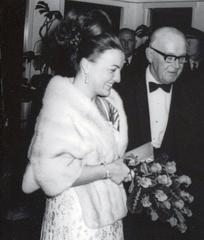 Festive performance in the Circus Building in Scheveningen for royal guests on the wedding day of Princess Margriet and Mr. Pieter van Vollenhoven, featuring fisherwomen presenting a gift