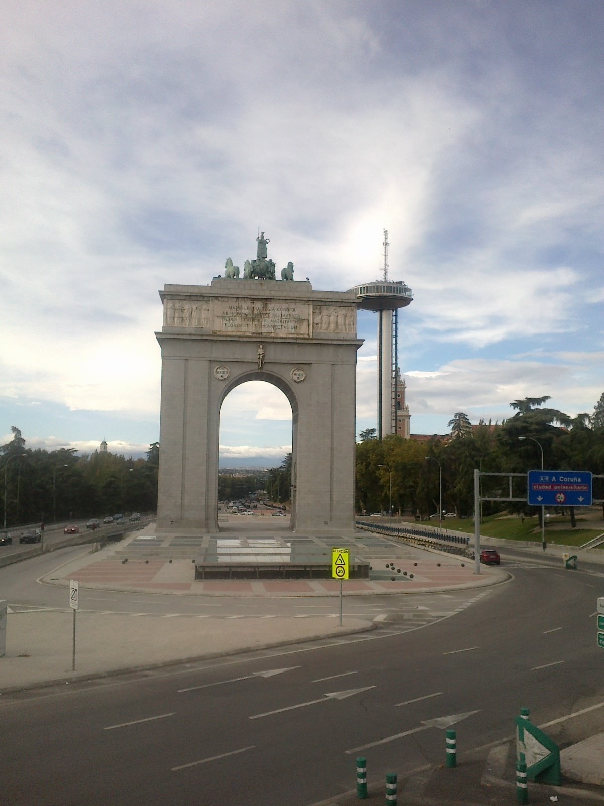 View of Arco de la Victoria and Faro de Moncloa in Madrid under a clear blue sky