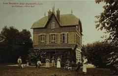 Chateau des Bordes surrounded by greenery