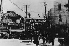 Celebration at Okuma Auditorium completion in a shopping street