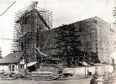 Okuma Auditorium under construction at Waseda University in the early 1920s