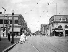 Historic intersection of Avenue du Mont-Royal and Boulevard Saint-Laurent in 1920