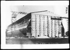 Destroy hangar of zeppelin in Metz by French aviator Césari
