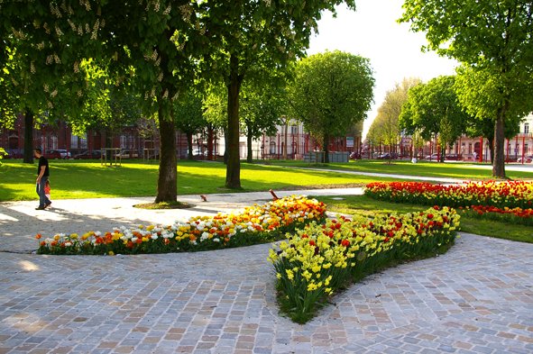 Parc Jean-Baptiste Lebas in Lille with green trees and walking paths