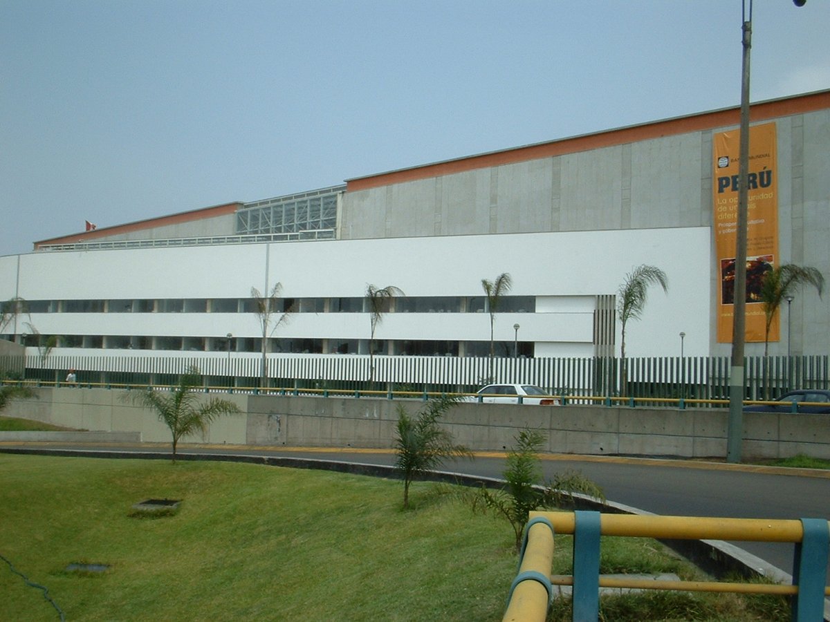 Front view of Biblioteca Nacional building in Peru with columns and stone facade