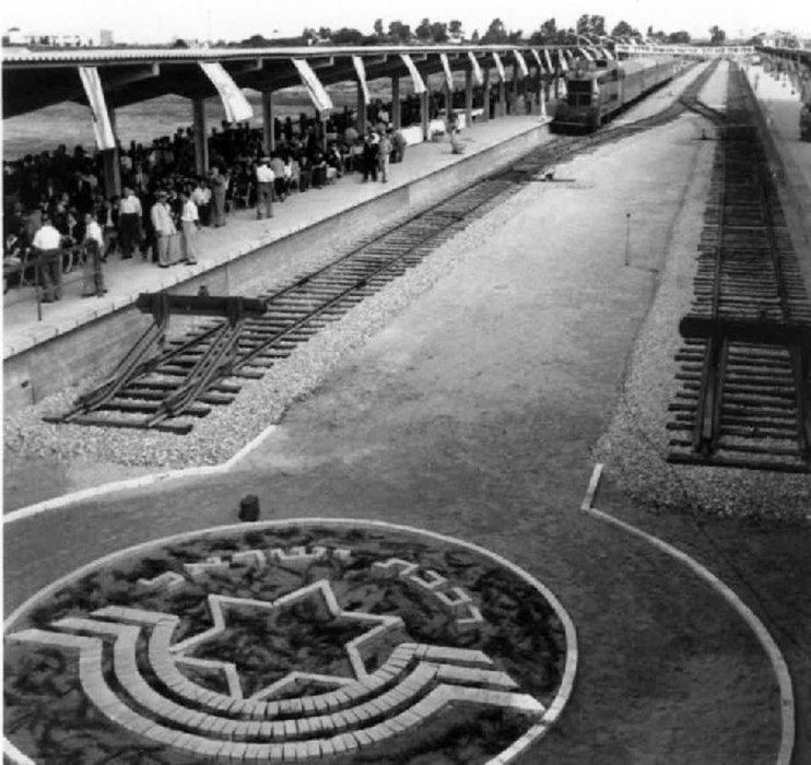 Inauguration ceremony of Tel Aviv Central Railway Station in 1954 with crowd gathered on platforms and around rail tracks
