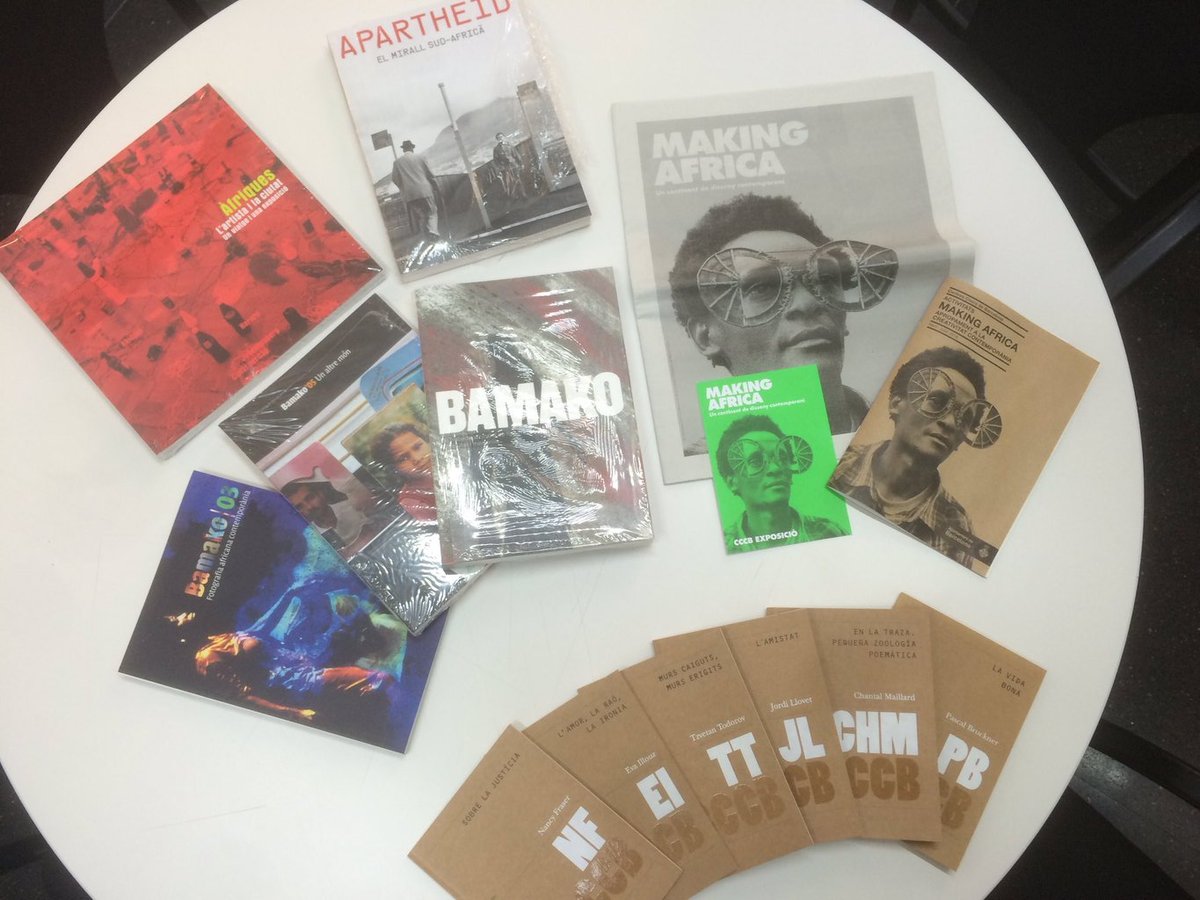 Awards displayed at the MakingAfrica contest organized by CCCB and Amical Wikimedia