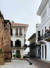 Avenida A street view near Arco Chato in Casco Viejo