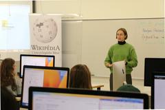 Students participating in a wiki workshop documenting Quebec cinema in Abitibi-Témiscamingue