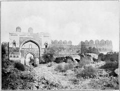 Walls of Sher Shah's Delhi historical fortification ruins