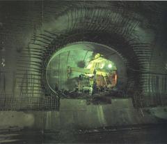 Structural arch detail of Consolação station in 1989