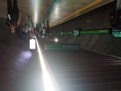 Consolação Station platform towards Vila Madalena with commuters and metro tracks