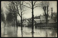 Historic flood of the Seine River in 1910 at Quai de Courbevoie, Asnières-sur-Seine