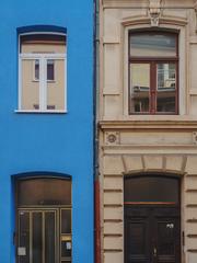 Exterior view of Isabellenstraße 25 building in Köln, Germany on a sunny day
