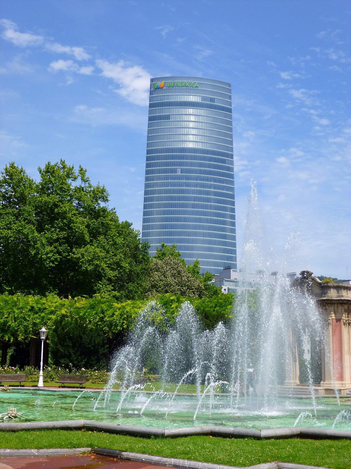 Parque de Doña Casilda Iturrízar with Torre Iberdrola skyscraper in Bilbao