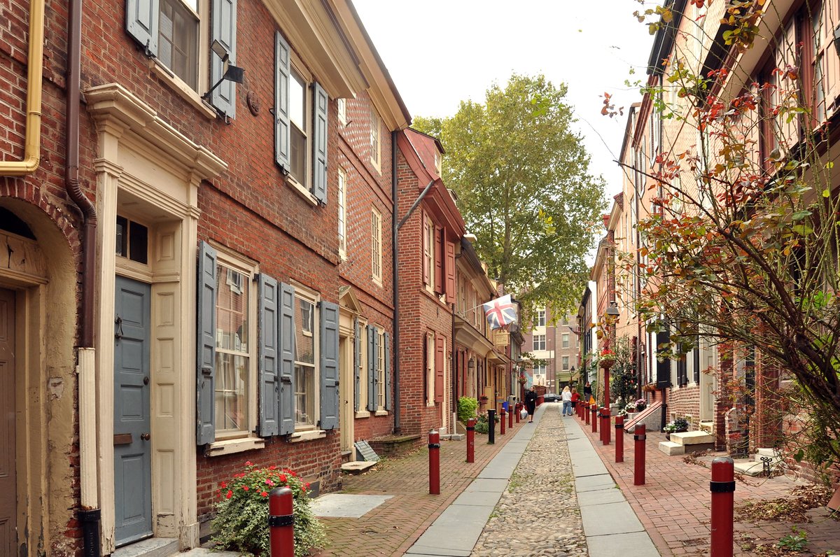 Historic Elfreth's Alley in Philadelphia with colonial-style houses