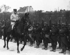 General Galopin reviewing troops at Les Invalides in April 1915