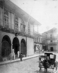 Historic image of the Fragata Sarmiento ship during its inaugural voyage to Panama in 1900 near the Casa de la Gobernación de Panamá