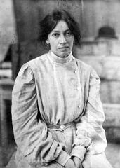 Sculptor Lola Mora in her work attire at her provisional workshop in Paseo de Julio, Buenos Aires, January 1903