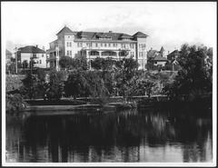 Lakeview Hotel exterior overlooking Westlake Park (later MacArthur Park) from the lake, Los Angeles circa 1908