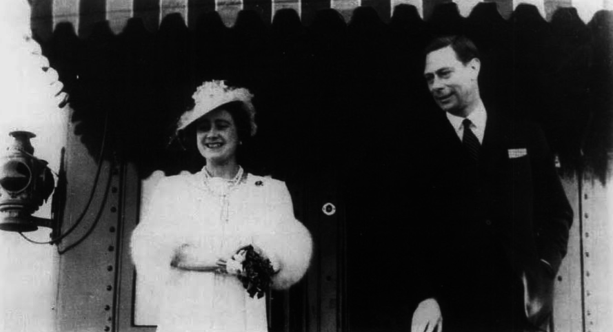 King George V and Queen Elizabeth the Queen Mum at Kitchener Station in 1939