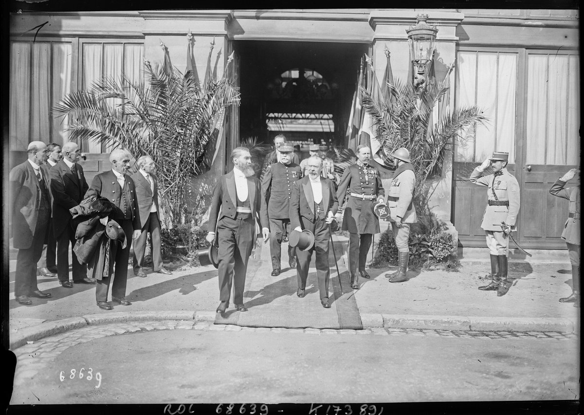 Arrival of Louis Barthou with Paul Peytral, Jules-Auguste-Georges Lugol and Joseph Joffre at Meaux train station in 1921