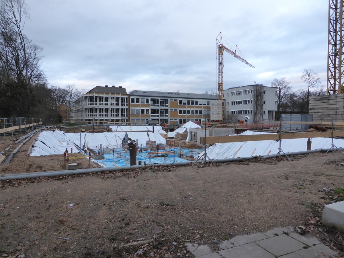 Construction site at Karlsruhe Institute of Technology building 40.11 with cranes and scaffolding