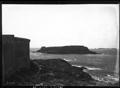 Panoramic view of Saint-Malo fortifications and surrounding islands including Grand Bé, Petit Bé, and Cézembre in Ille-et-Vilaine, France, from 1912
