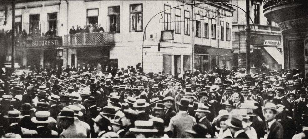 Demonstration in Bucharest supporting Romania's entry into World War I on the Entente side
