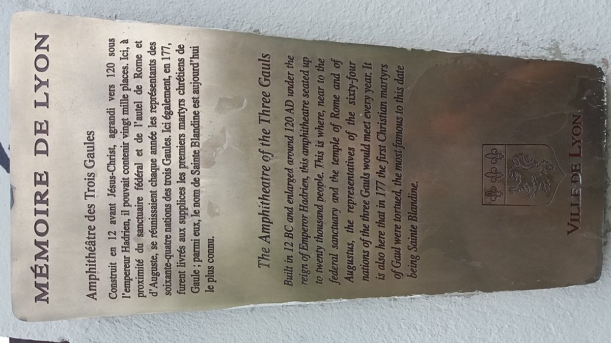 Plaque Mémoire de Lyon on Amphithéâtre des Trois Gaules in Lyon
