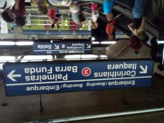 Estação Sé platform for Line 1-Blue with clear signage