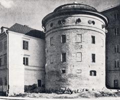 Birger Jarls Tower in Stockholm with worn-down plaster during winter 1953-54