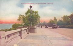 Boulevard Drive in Jackson Park Chicago with greenery and pathway