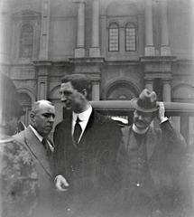 Eamon de Valera standing with men outside St. Louis Cathedral in New Orleans 1920