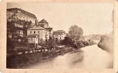 View over the Neckar River towards Hohentübingen from Hirschaur Steg in Tübingen, including houses along Neckarhalde