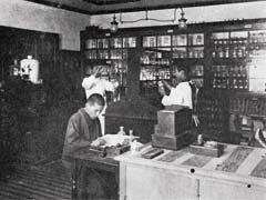Ozawa Pharmacy building in Tōkyō City, Tōkyō Prefecture around 1875
