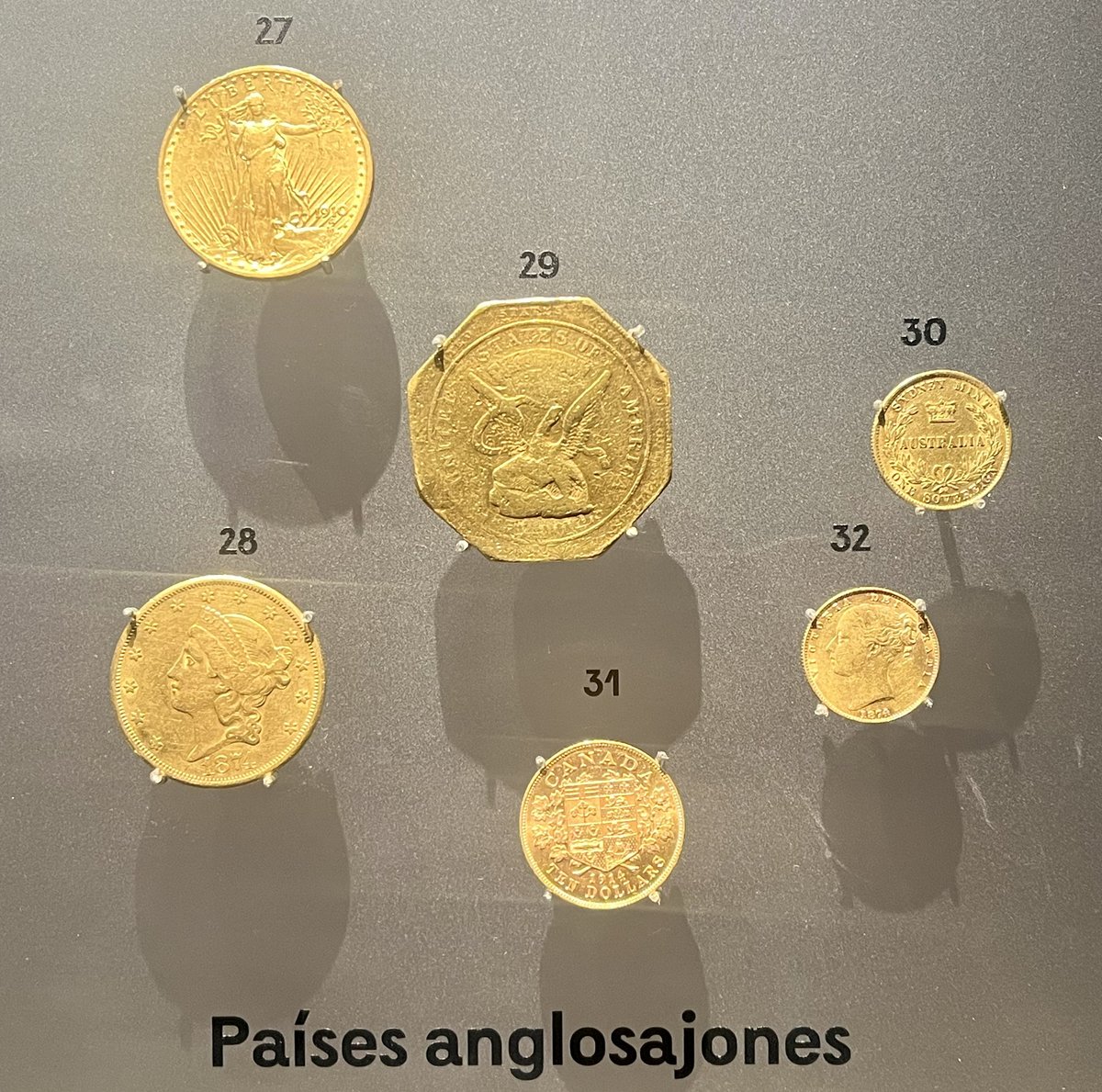Gold coins from Anglo-Saxon countries displayed at Museo Casa de Moneda Bogotá