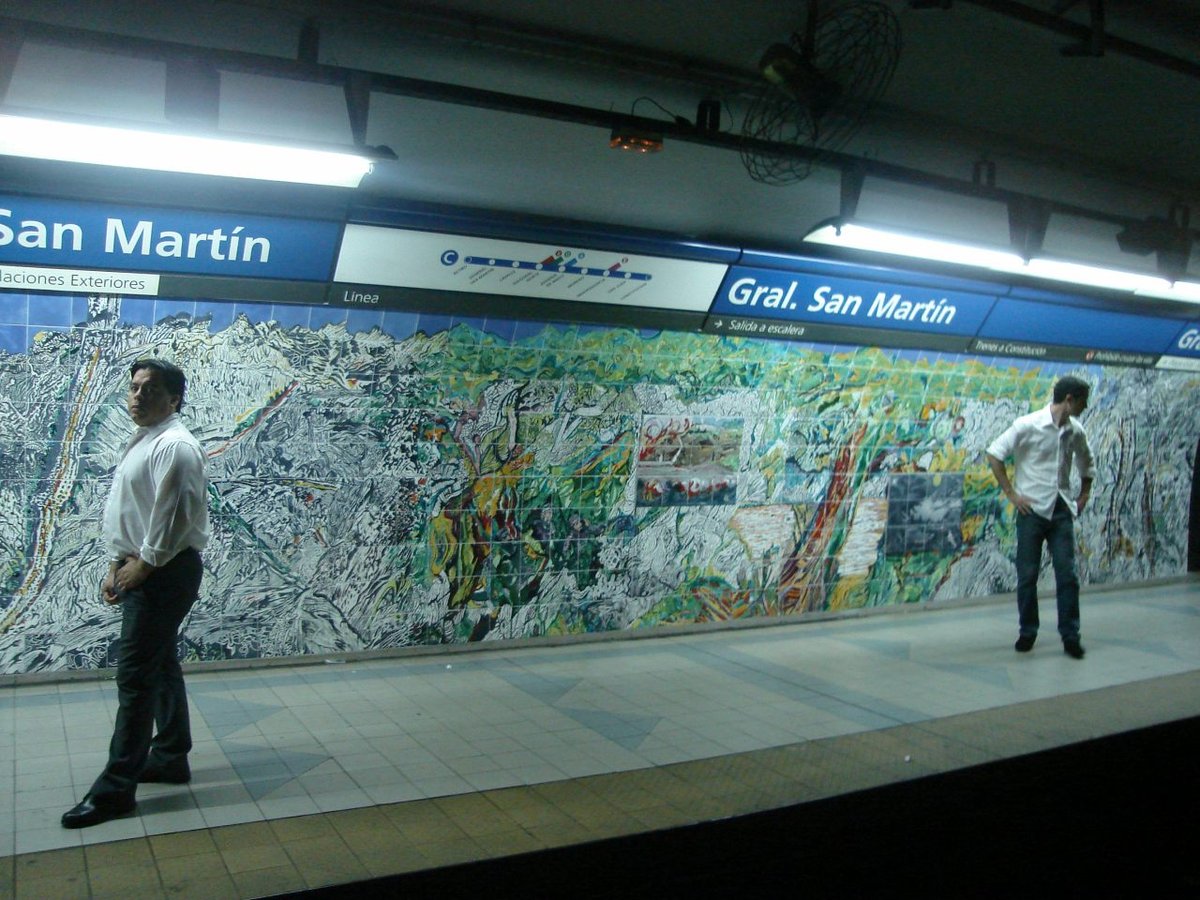 Platform view towards Constitución at General San Martín station on Line C of Buenos Aires subway