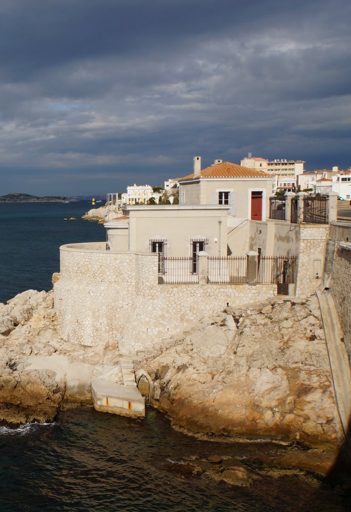 Buildings of the Marseille tide gauge station