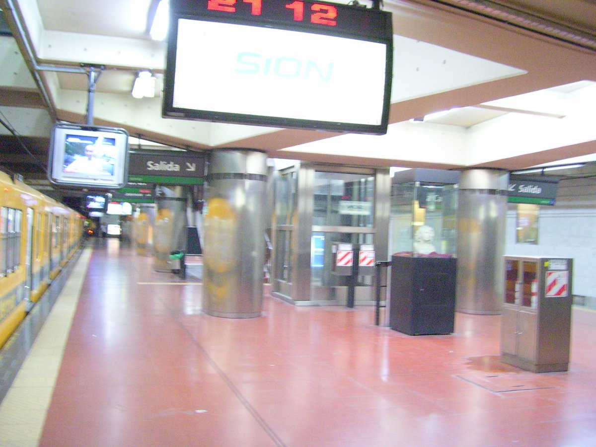 Subte Congreso de Tucumán station platform in Buenos Aires metro