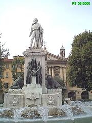 Garibaldi statue in Nikaia surrounded by greenery and buildings