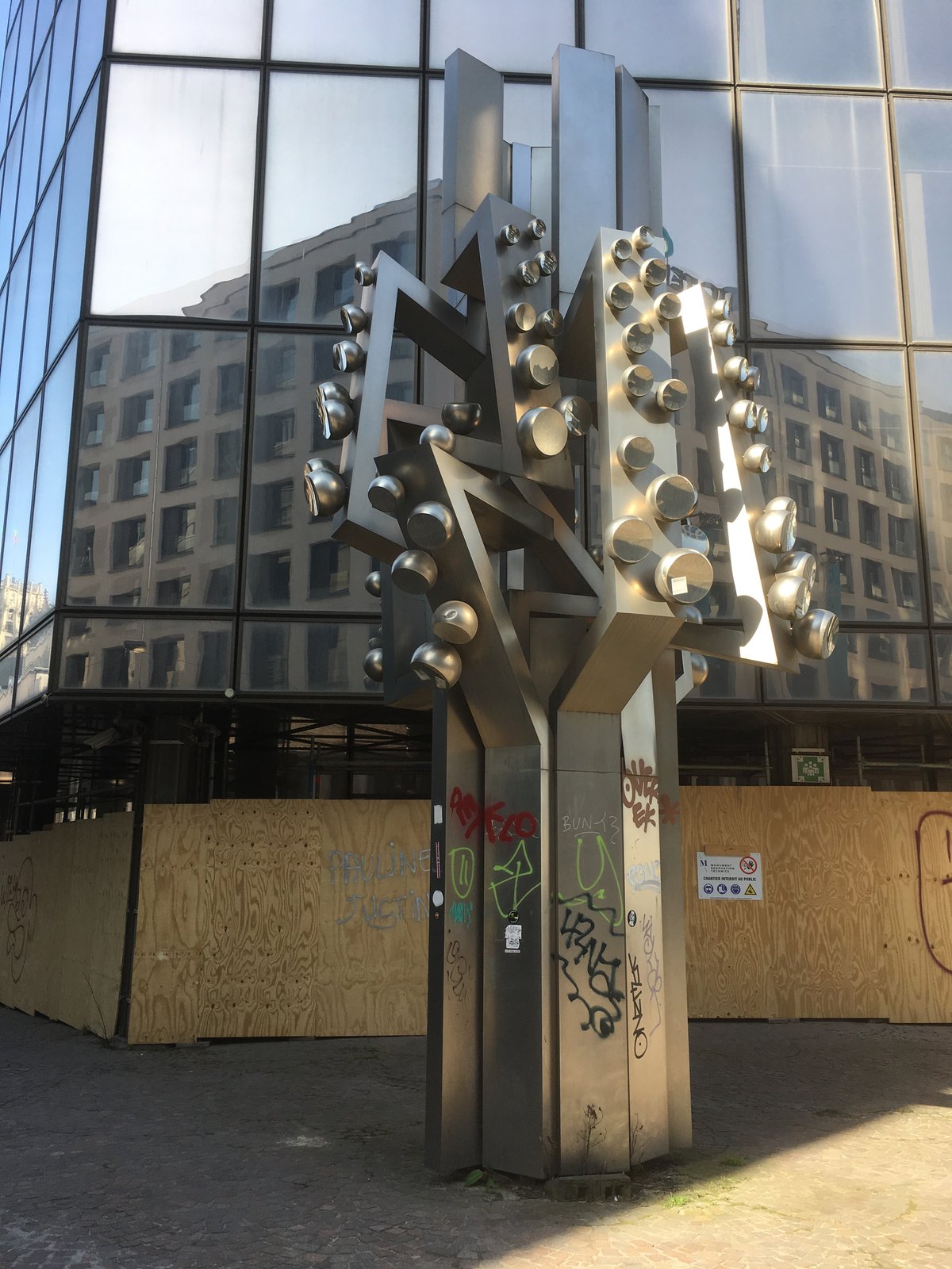 Capteurs De Ciel sculpture in the City of Brussels, Belgium