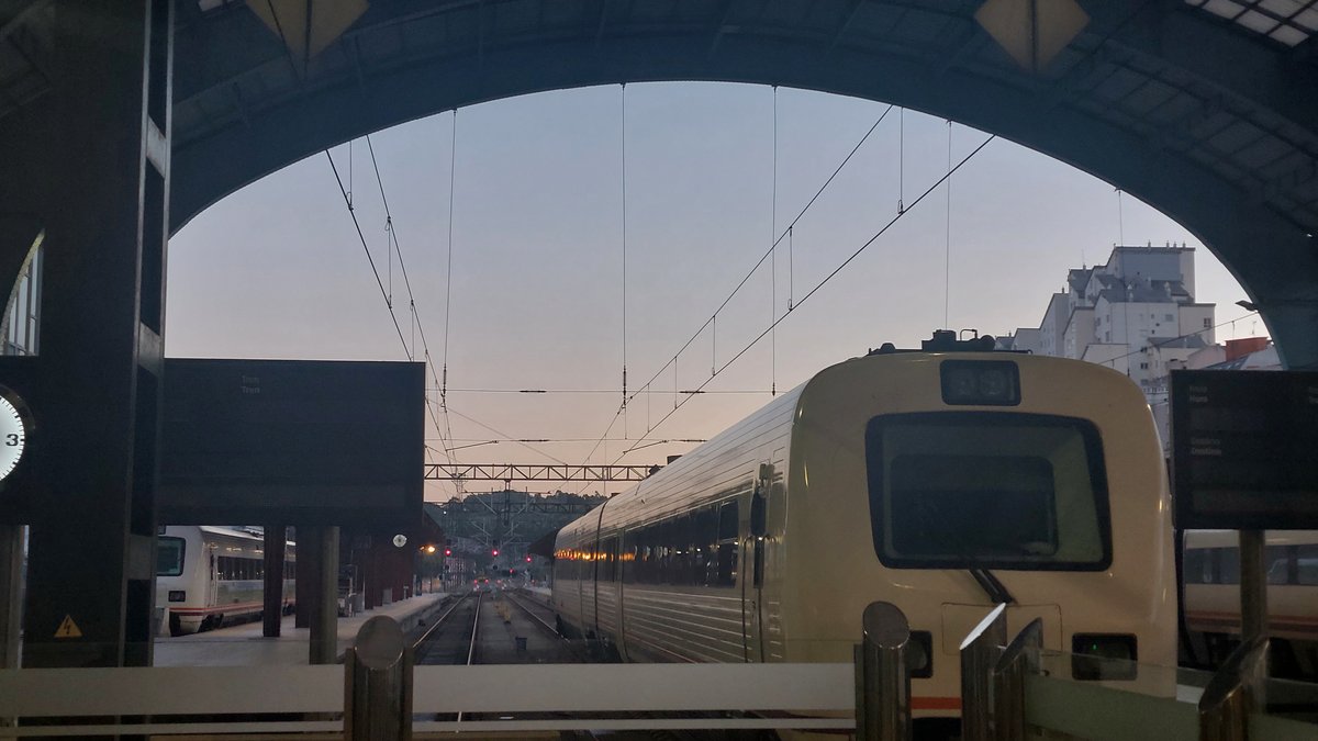 View of platform and diesel MD train at La Coruña Train Station