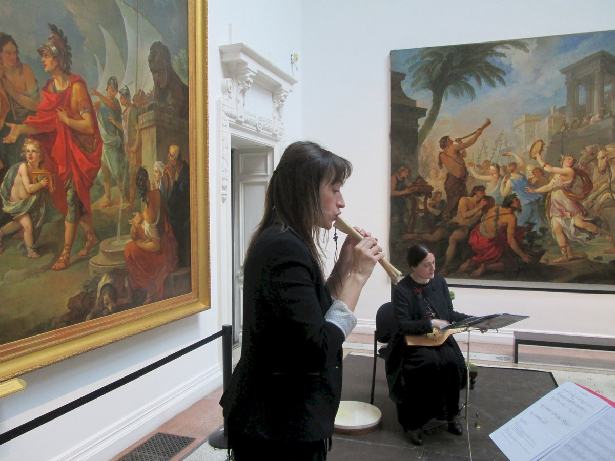 Eva Godard playing flute and Nana Péradzé singing at Musée des Beaux-Arts de Nîmes during Automne Musical de Nîmes