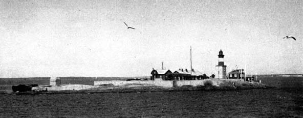 1952 Harmaja skyline with buildings and forested coast